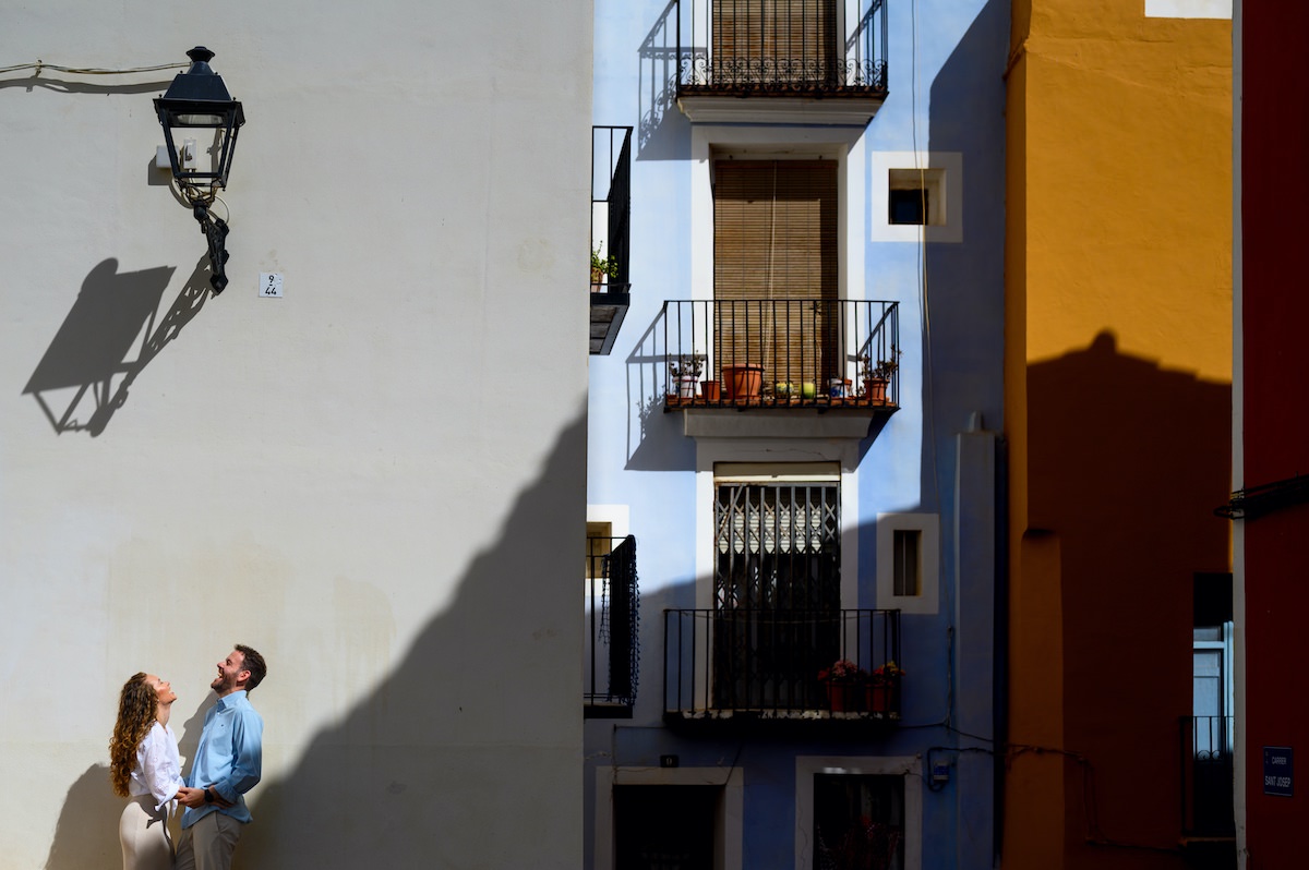 Adri y Carmen en su sesión de fotos de pareja en Villajoyosa