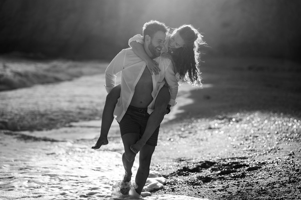 Adri y Carmen en su sesión de fotos de pareja en Villajoyosa